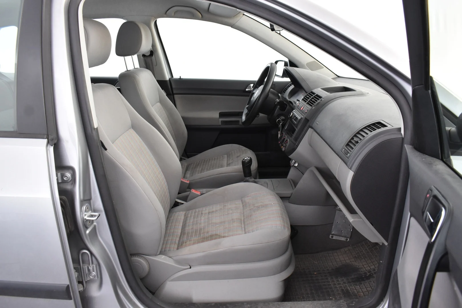 Car Image - 5a9lk8zBxI17g96dUKQHrw