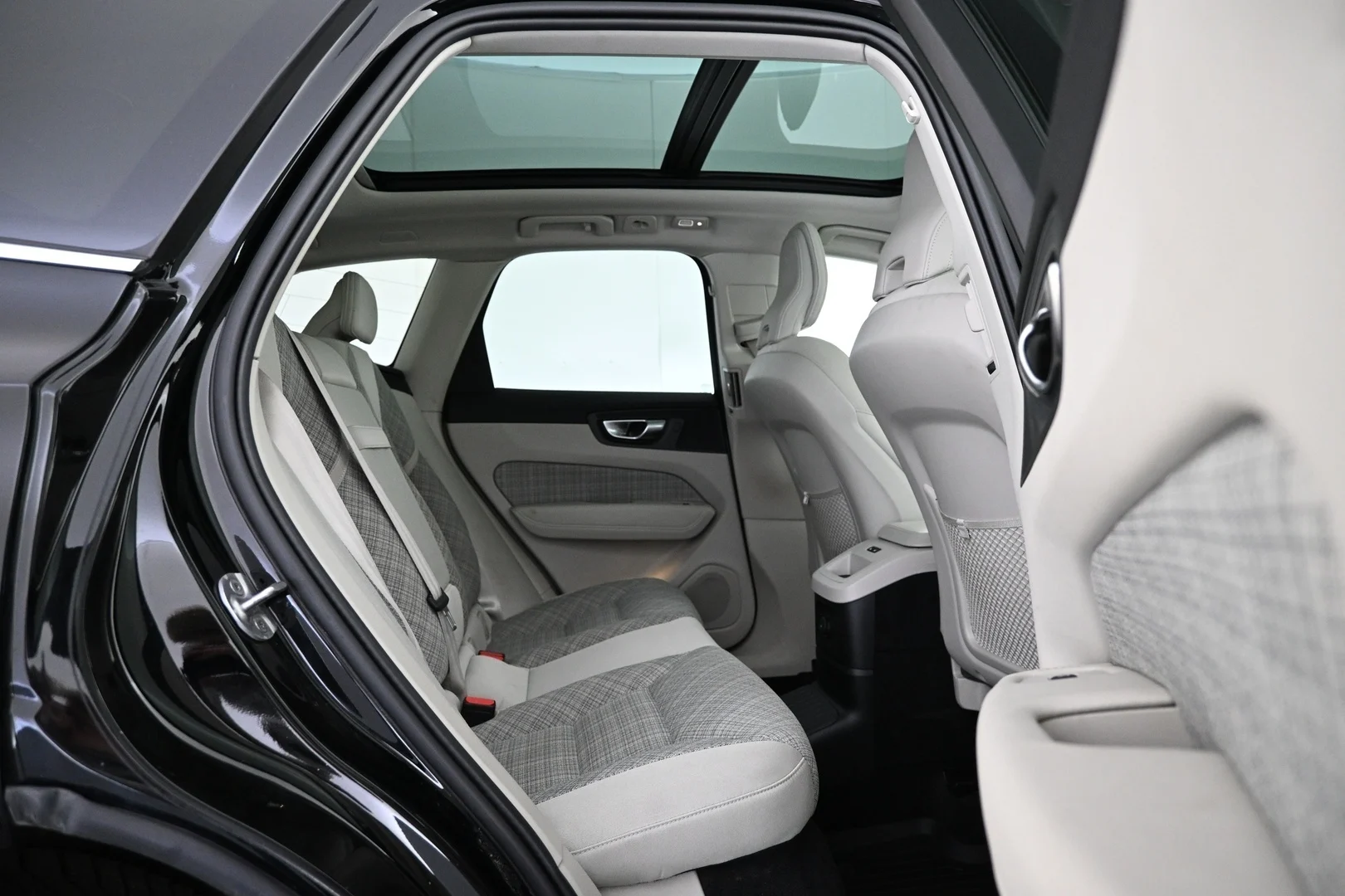 Car Image - 2ohl1WOGHrKMbcs8HOcYNE