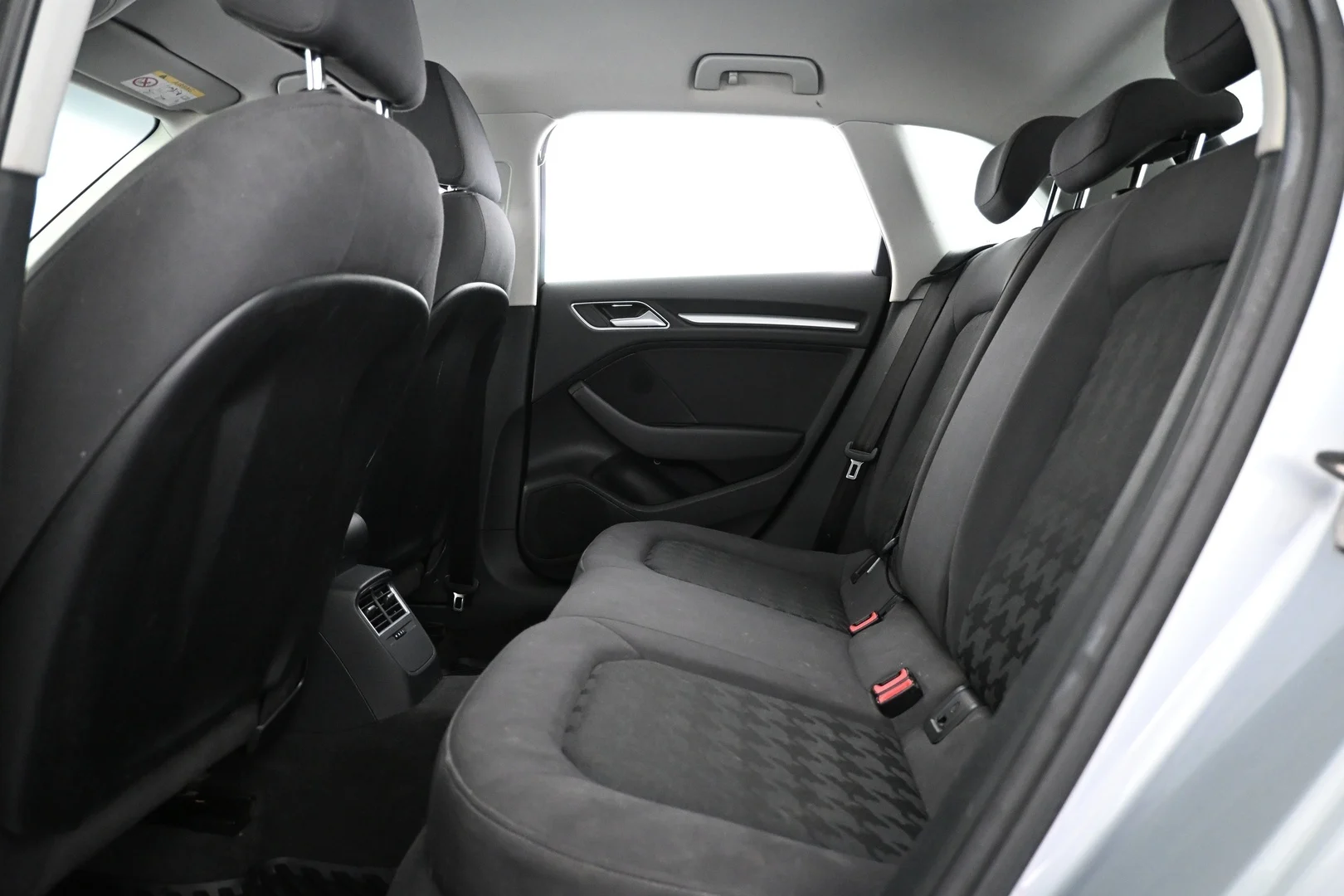 Car Image - PyaqjnGuRmsBC5yrWznSF