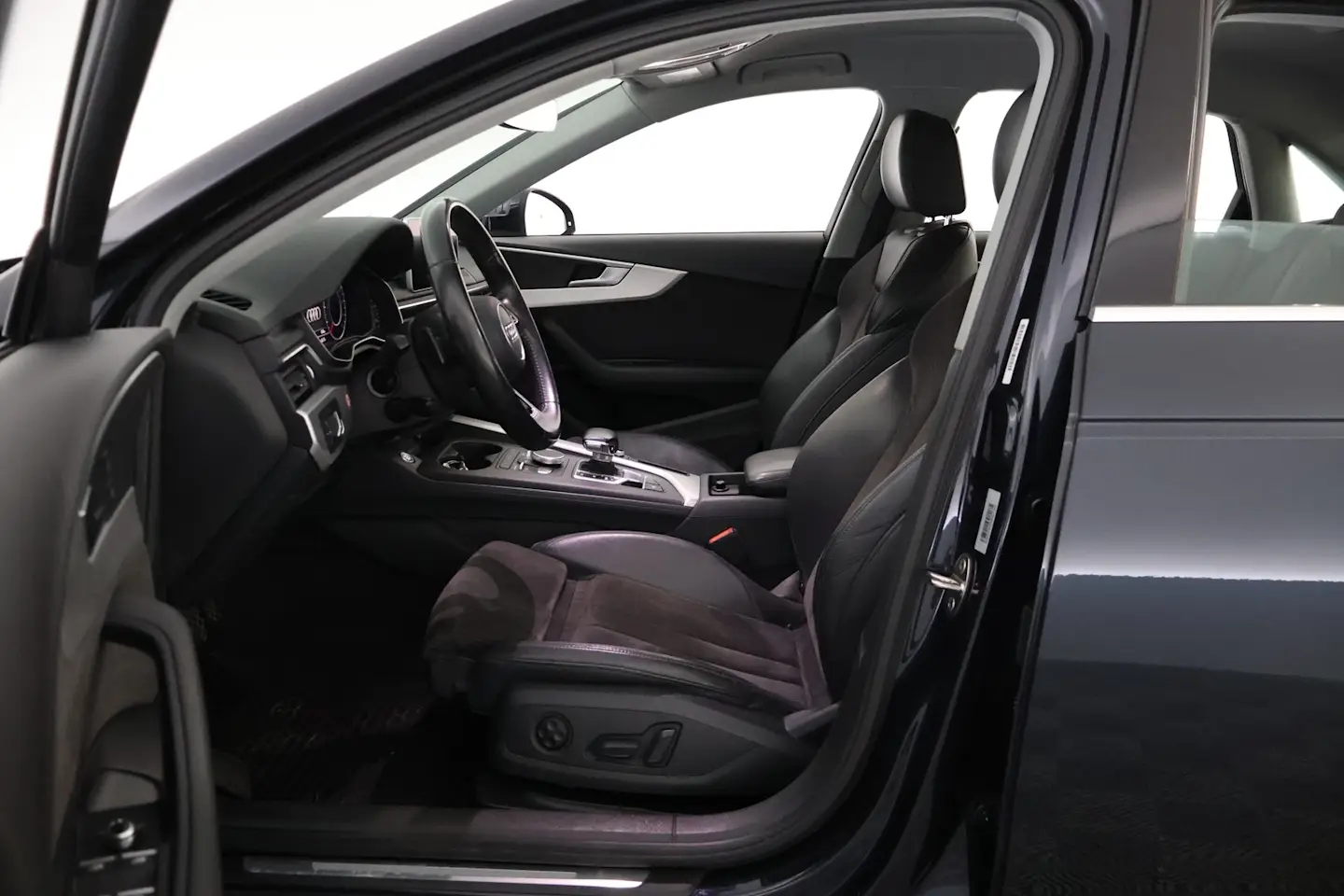 Car Image - 5wTSxuT0KcNUpLw5opb25e