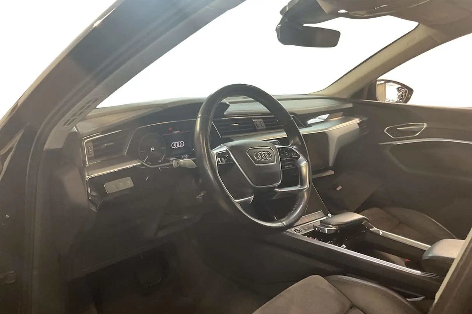 Car Image - 5WZjNeMiRmdshnk3VSd7vY