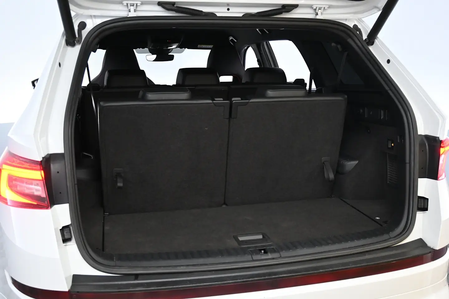 Car Image - 4kWf4DLbzT6Cdh8F7LGxhS