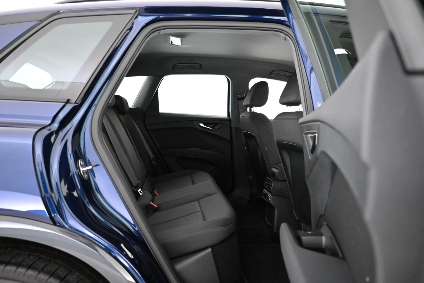 Car Image - 2Nv4tag3q4FU0wTNEM4YZb