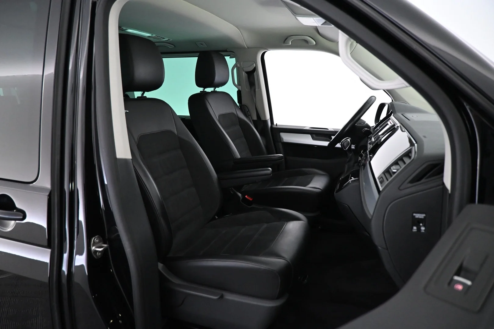 Car Image - 5UDkAVDms5UVT8TkbxlGLM