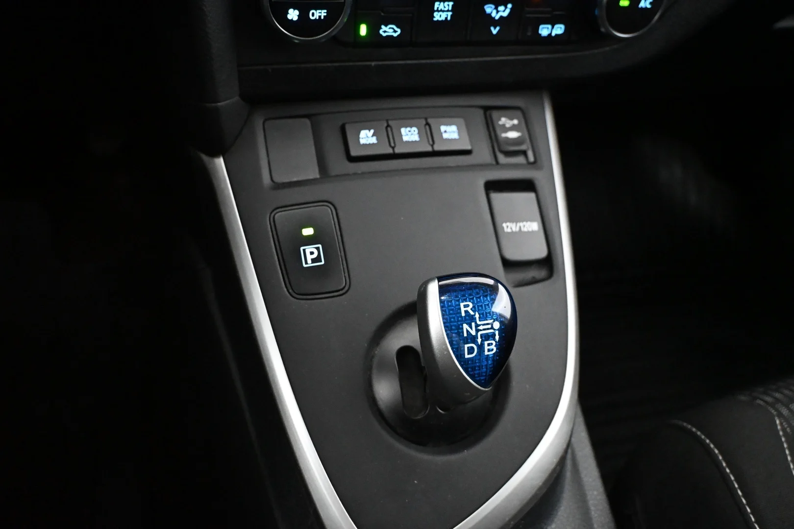 Car Image - aYVDmJwjyIz2nexsl9H5d