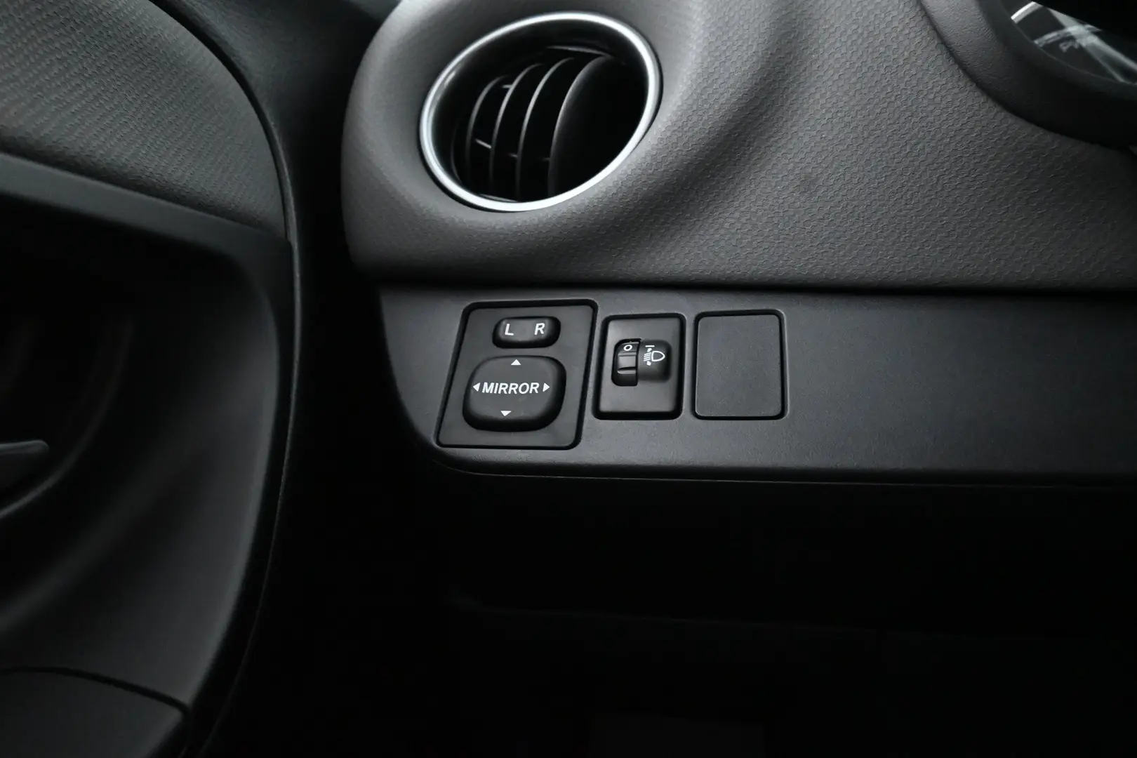 Car Image - 7Hv9gjzARlqtzPF3TknKdc