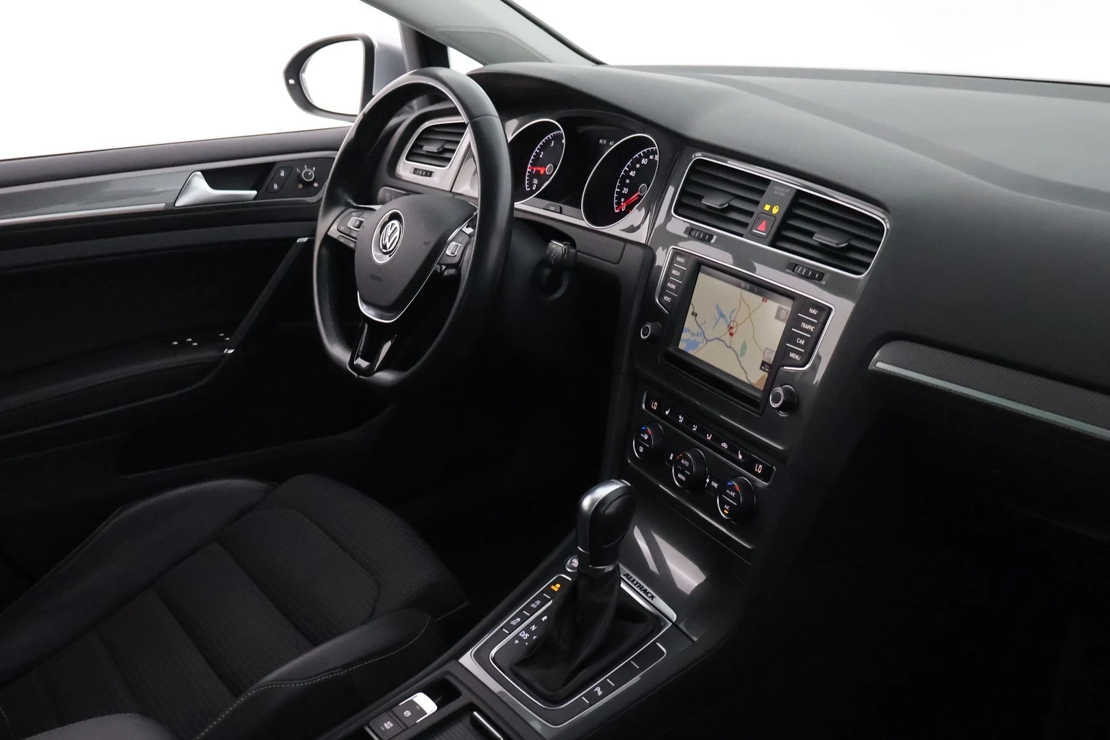 Car Image - 1cHYT8e6y5jBoSBAqwKiIF