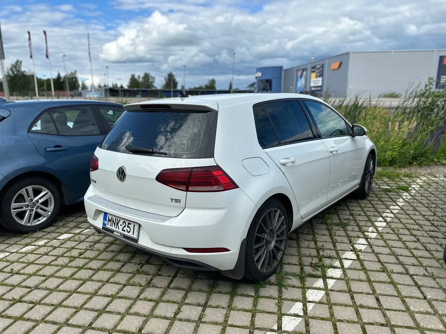 Car Image - 6mYDKD5XtfdO3aaplZ6YRO