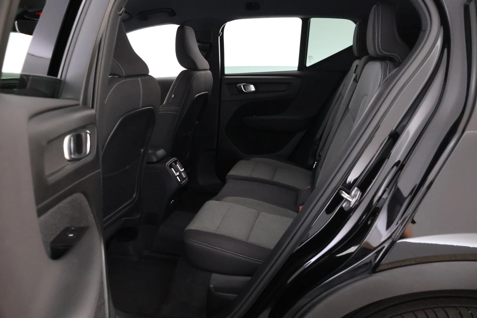 Car Image - 5gCJb8pGcarHuStHQENLQp