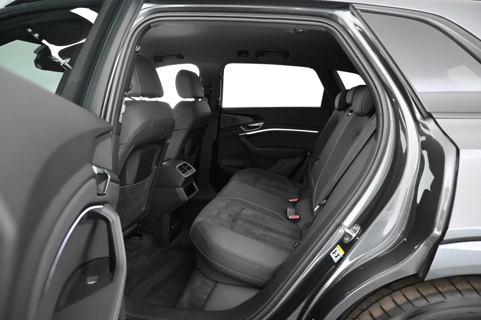 Car Image - HjPSb1CRE2NGx3o5aufVS