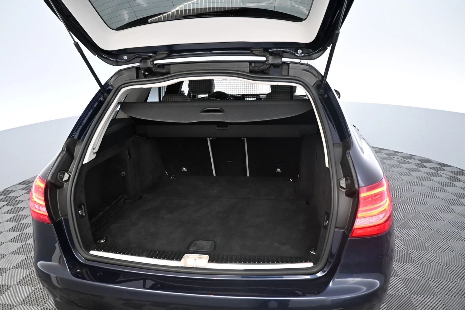 Car Image - 7ADpwcjprPatEzwIQ3DmU2