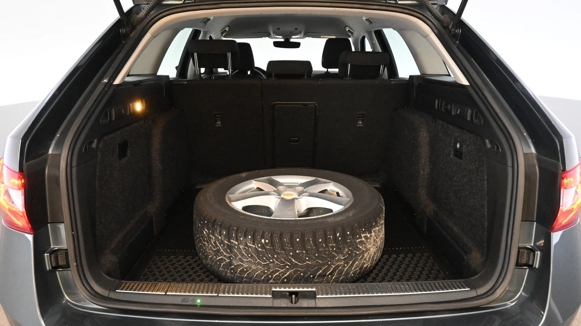Car Image - 709nkKHEbZGVKl0Y81vyII