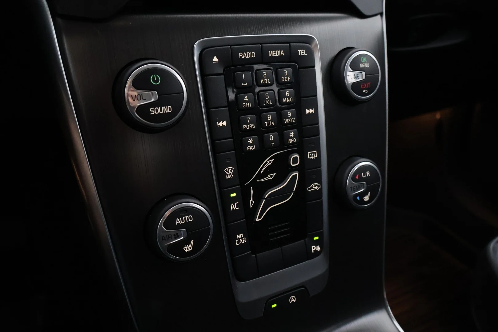 Car Image - 76No27FeUSq4m57u6d8llG