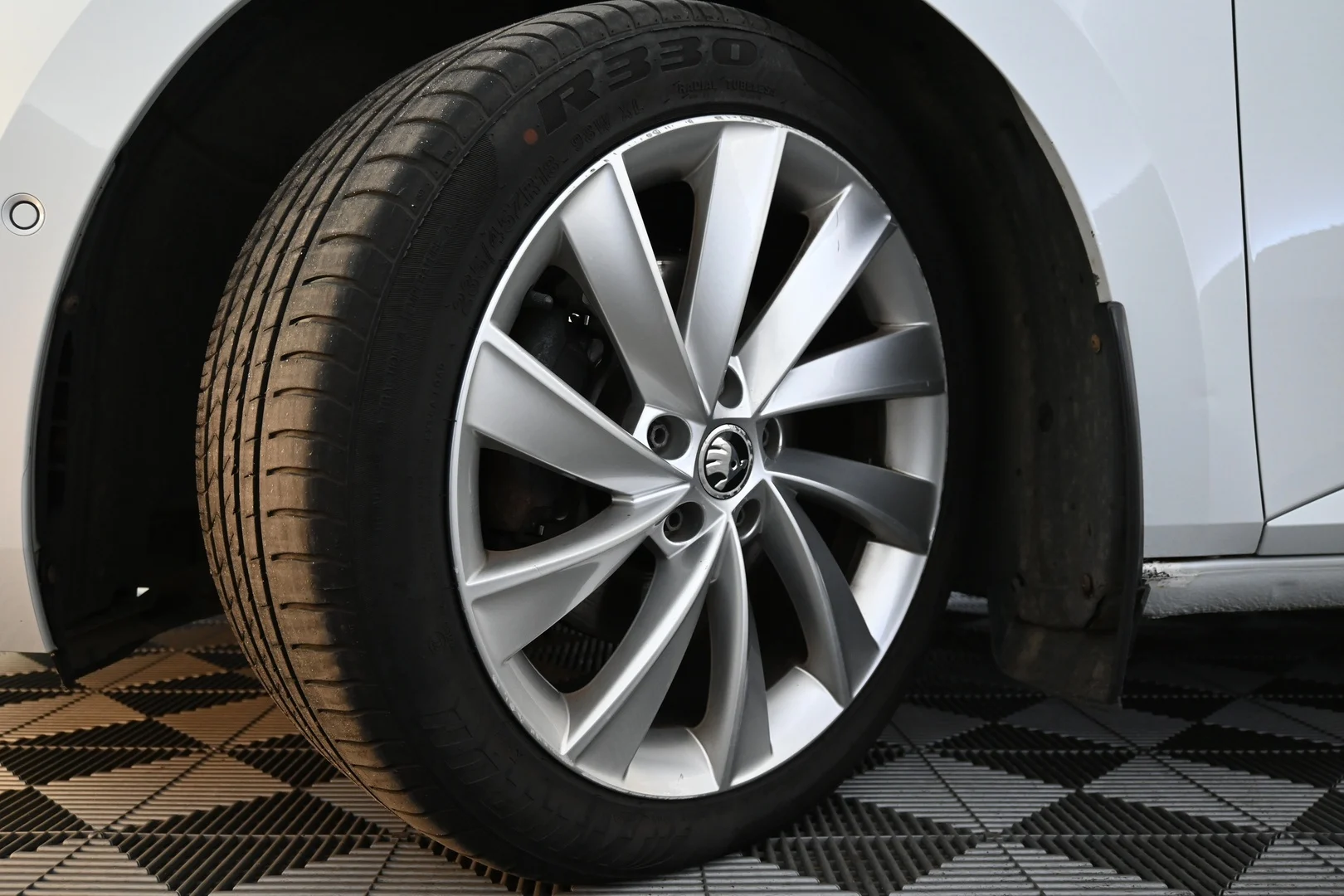 Car Image - 3cg8e9y12WzkCdigtxznQv