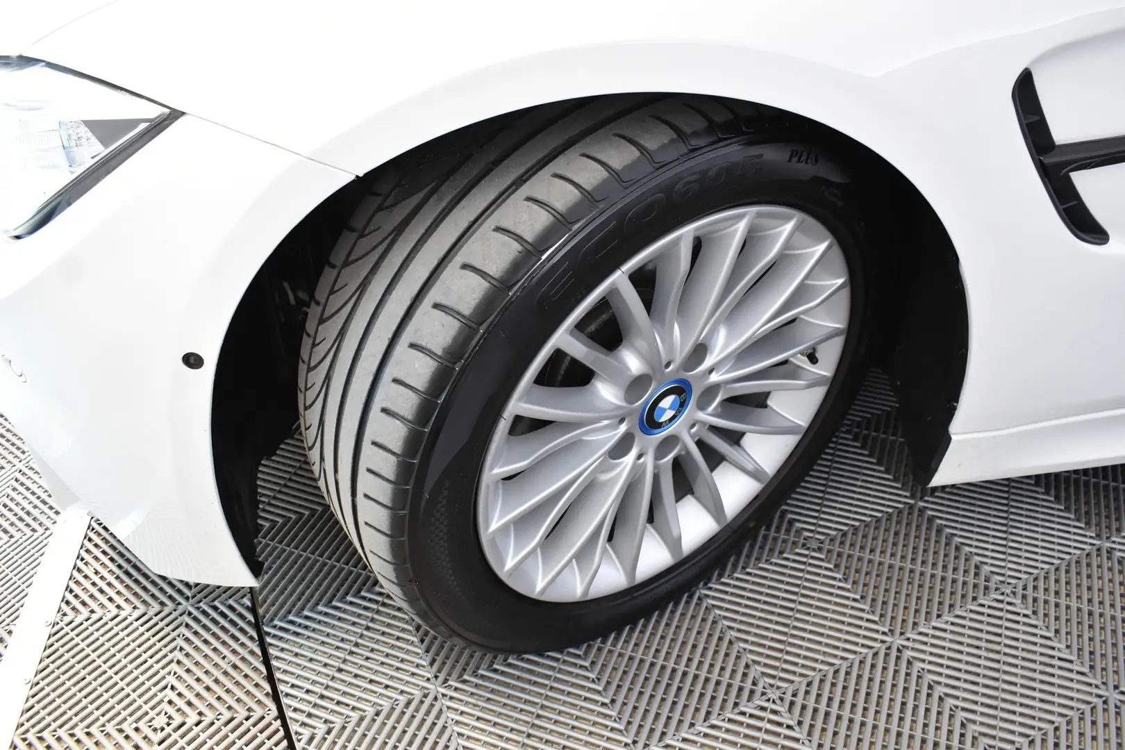 Car Image - 7FdXfqsCMb2jEf3WXog8Jx