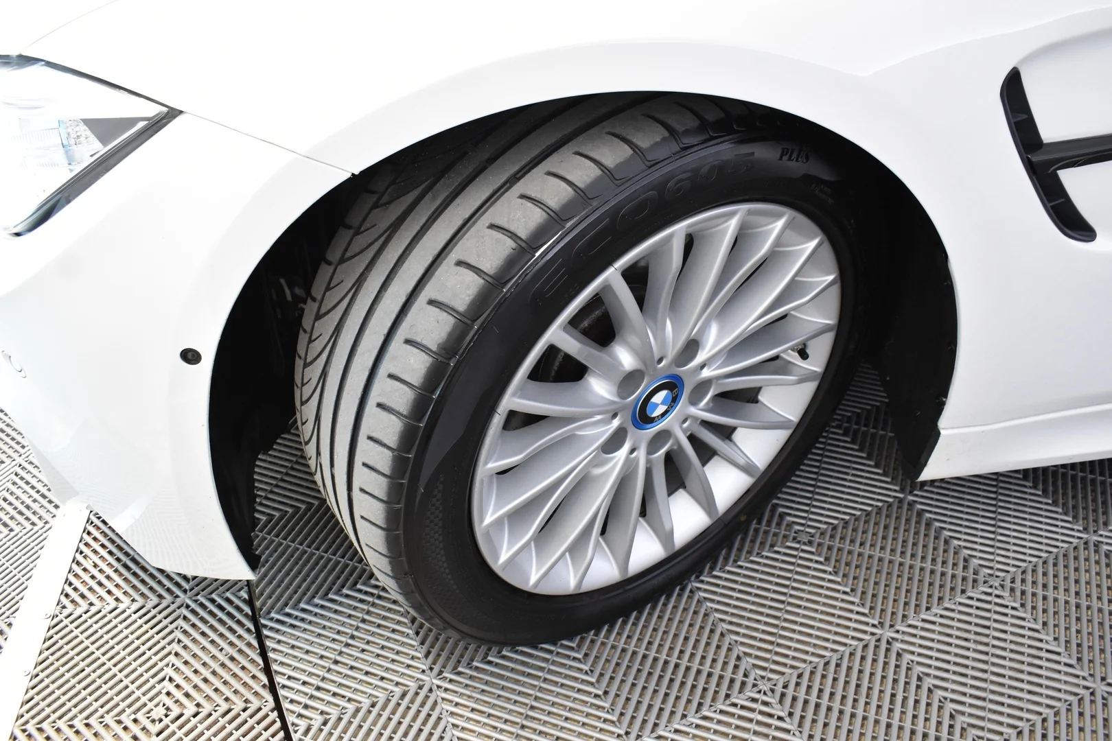 Car Image - 7FdXfqsCMb2jEf3WXog8Jx