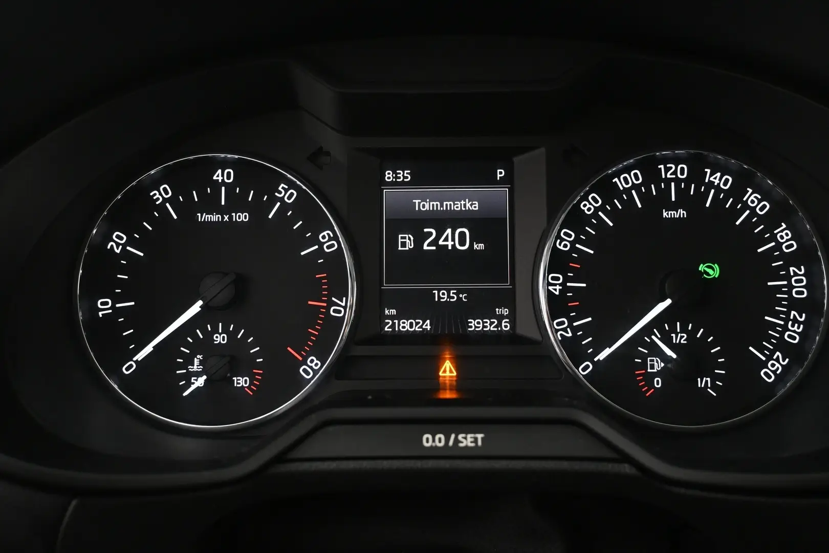 Car Image - 60JczBX9tAaHXWvP8947G3