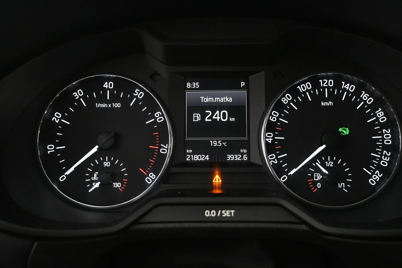 Car Image - 60JczBX9tAaHXWvP8947G3