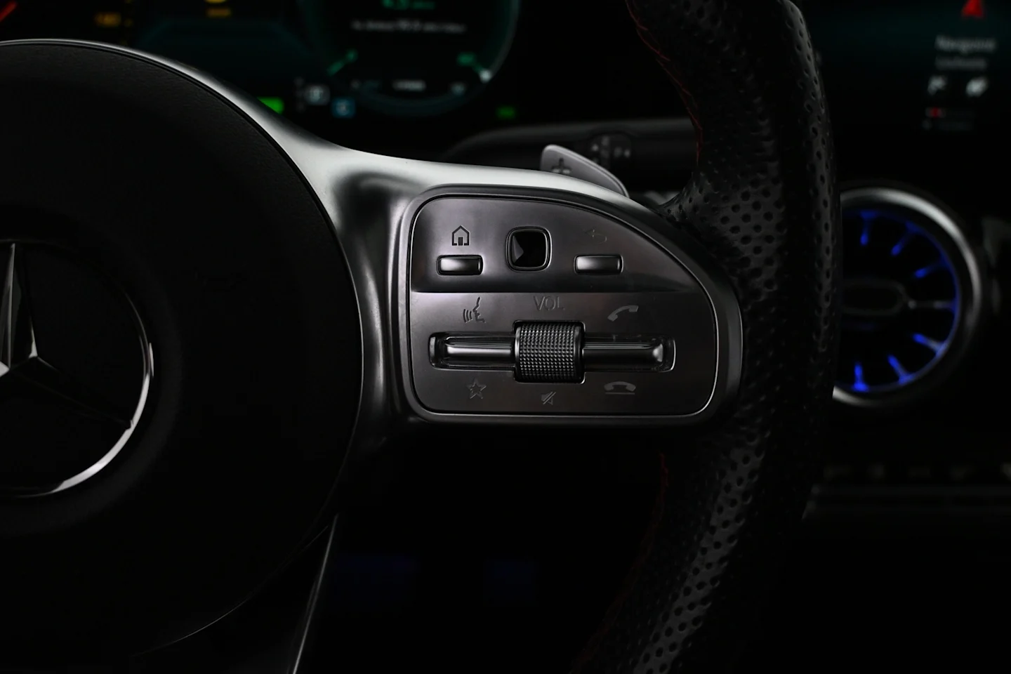 Car Image - UsILVOvaHHX3ahRXsKtTZ
