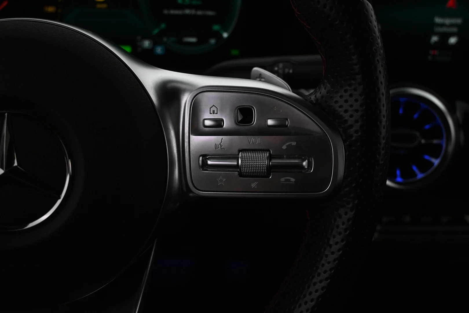 Car Image - UsILVOvaHHX3ahRXsKtTZ