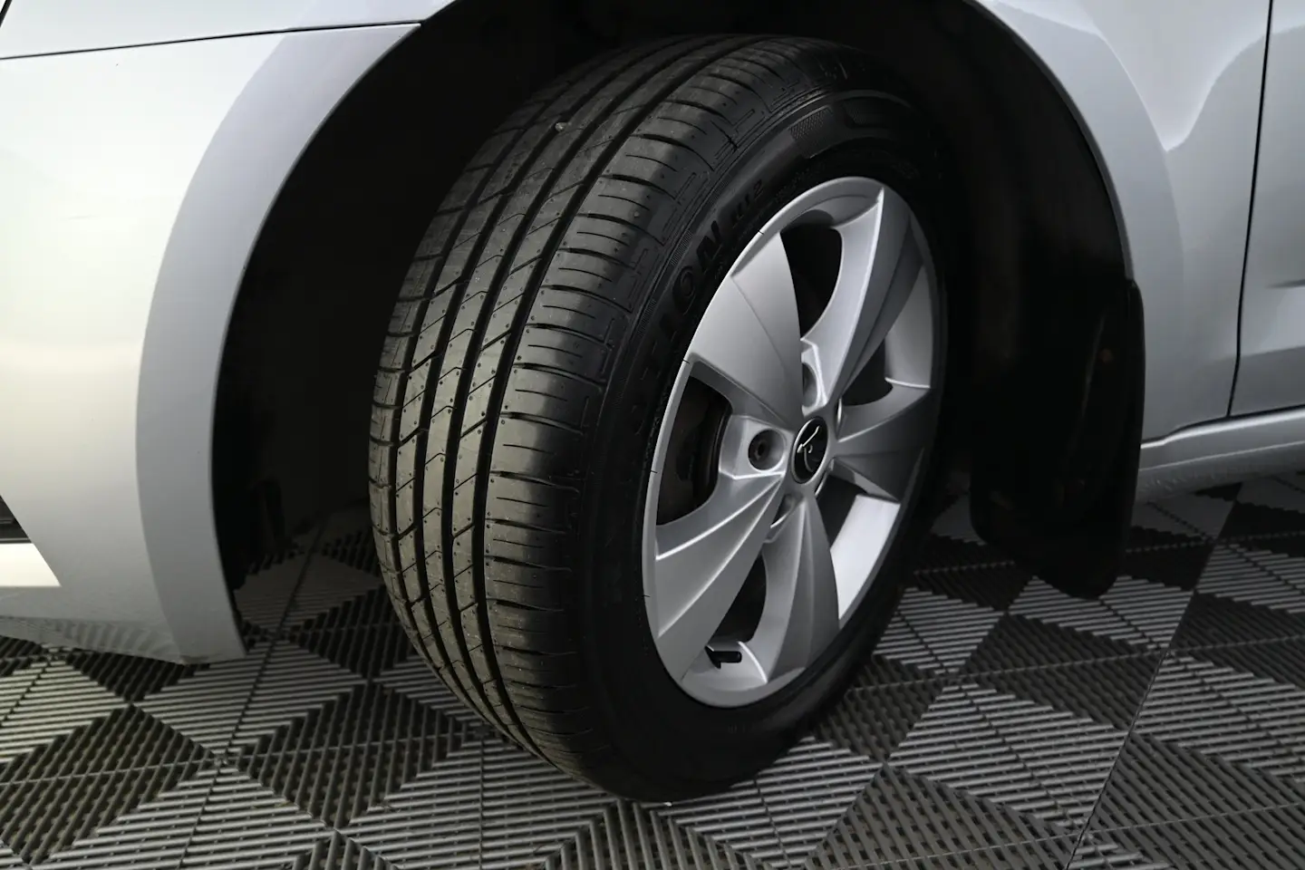 Car Image - 2SaPg6IZUVKnWmLFuAOvNn