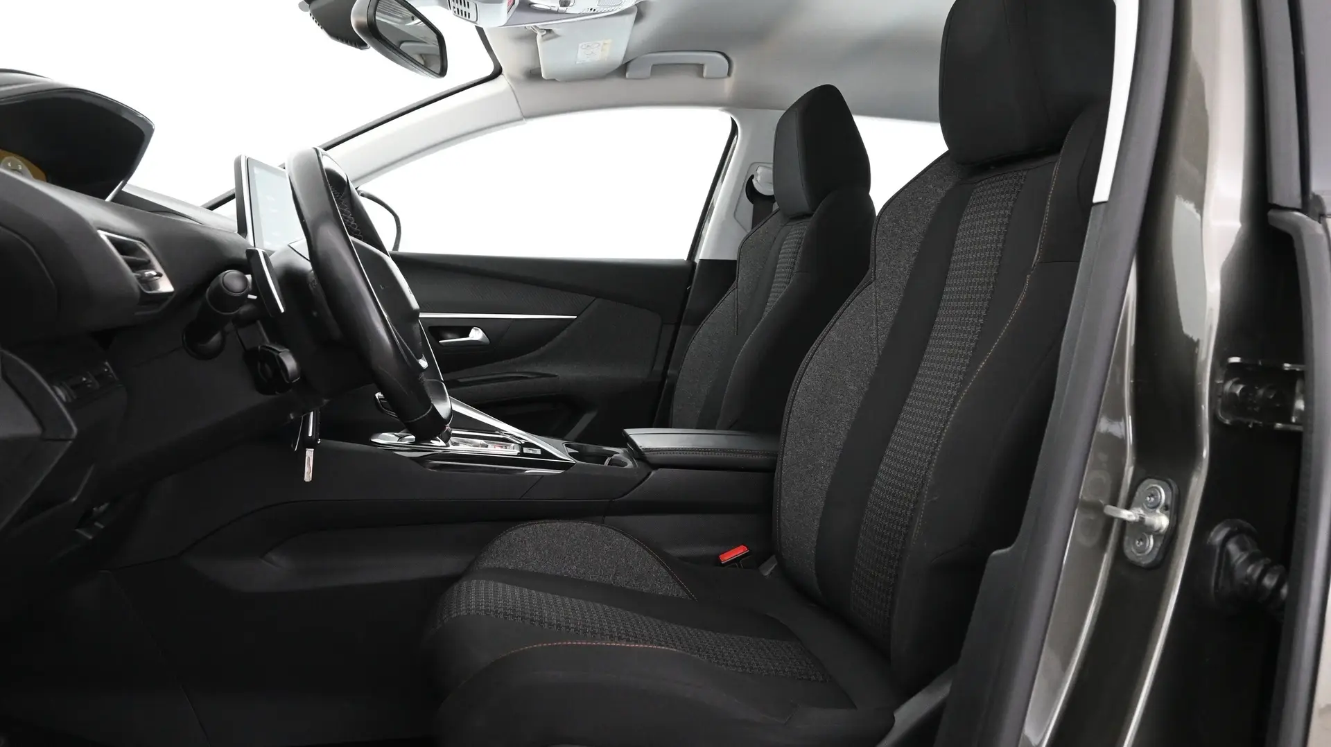 Car Image - 4ZQe2mzEq3YhB10Mxc7mvJ