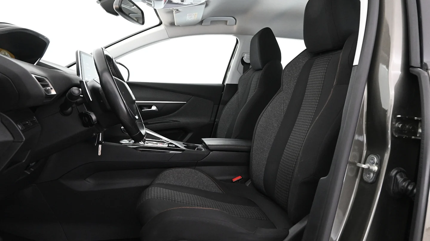 Car Image - 4ZQe2mzEq3YhB10Mxc7mvJ