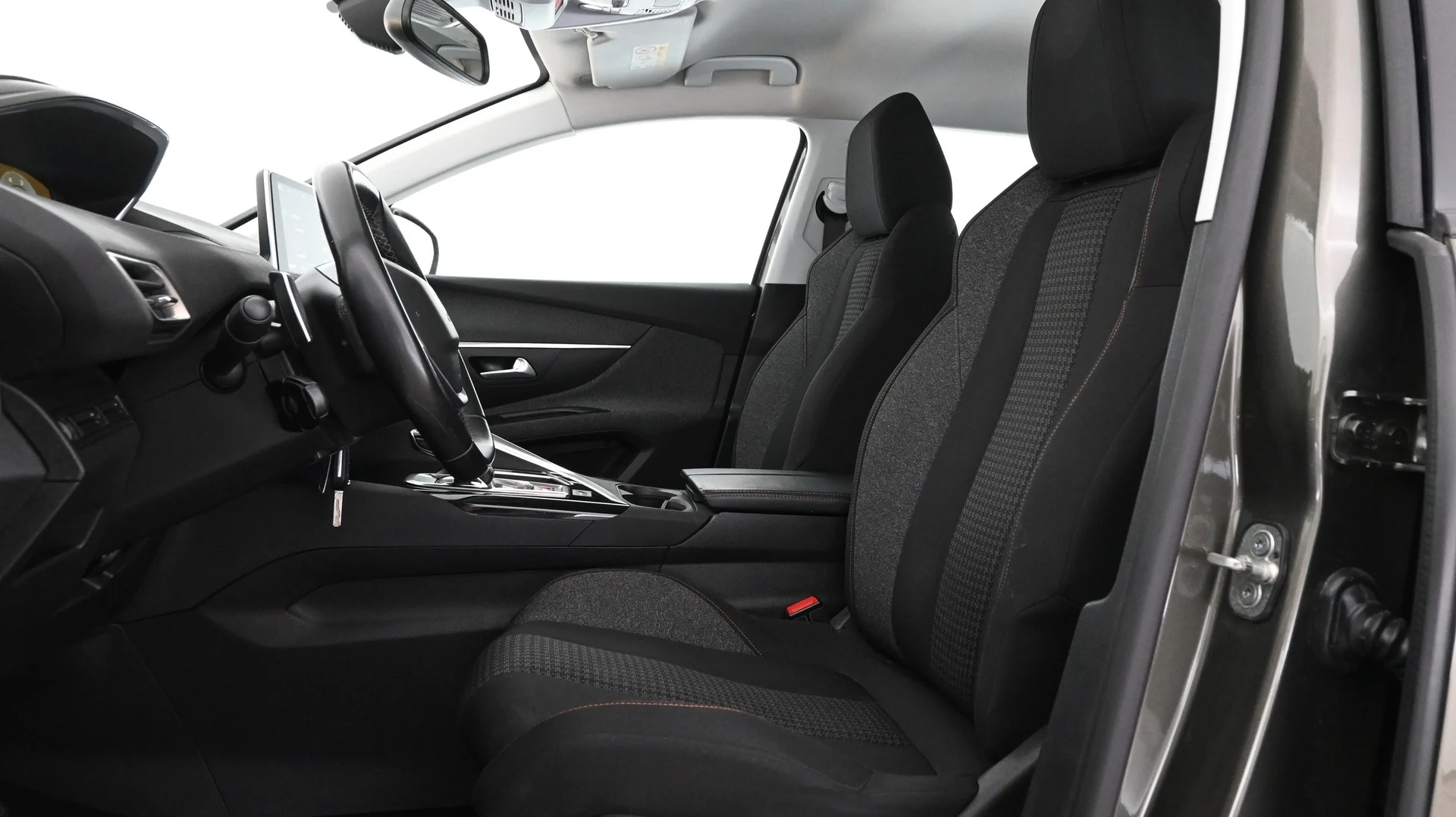 Car Image - 4ZQe2mzEq3YhB10Mxc7mvJ