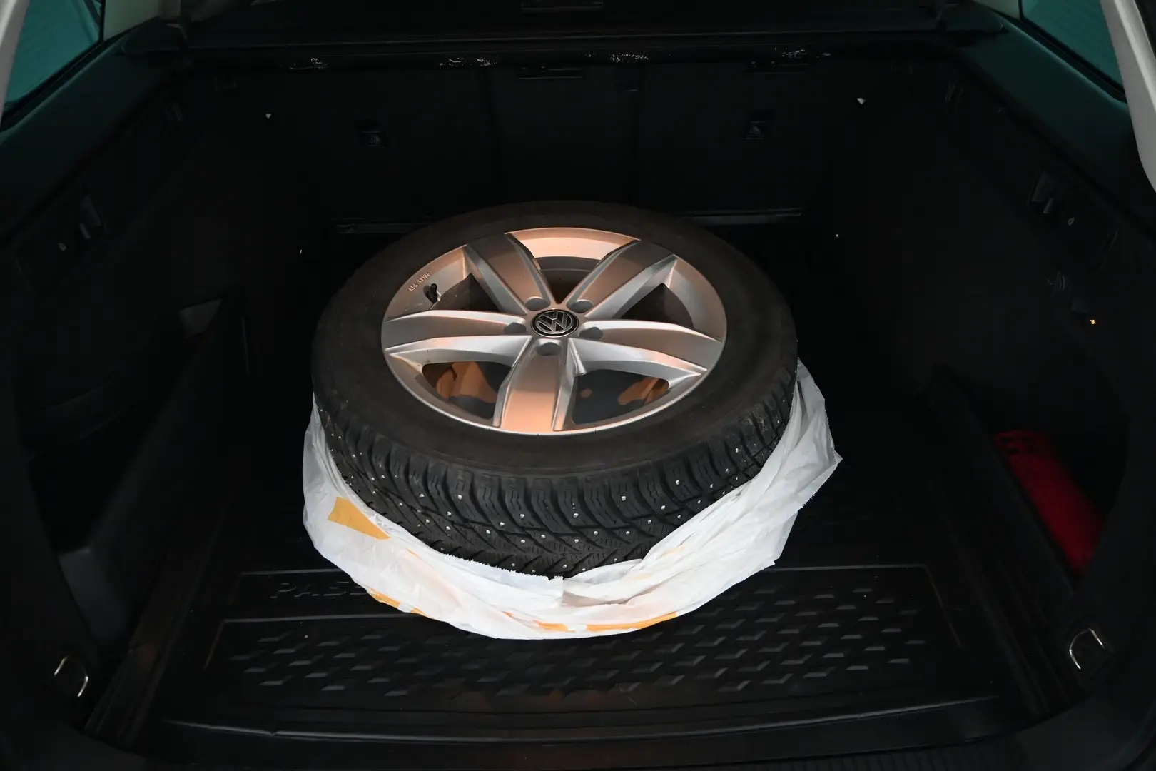 Car Image - 1o8sCdnmbrcMVy0y5wKjTi