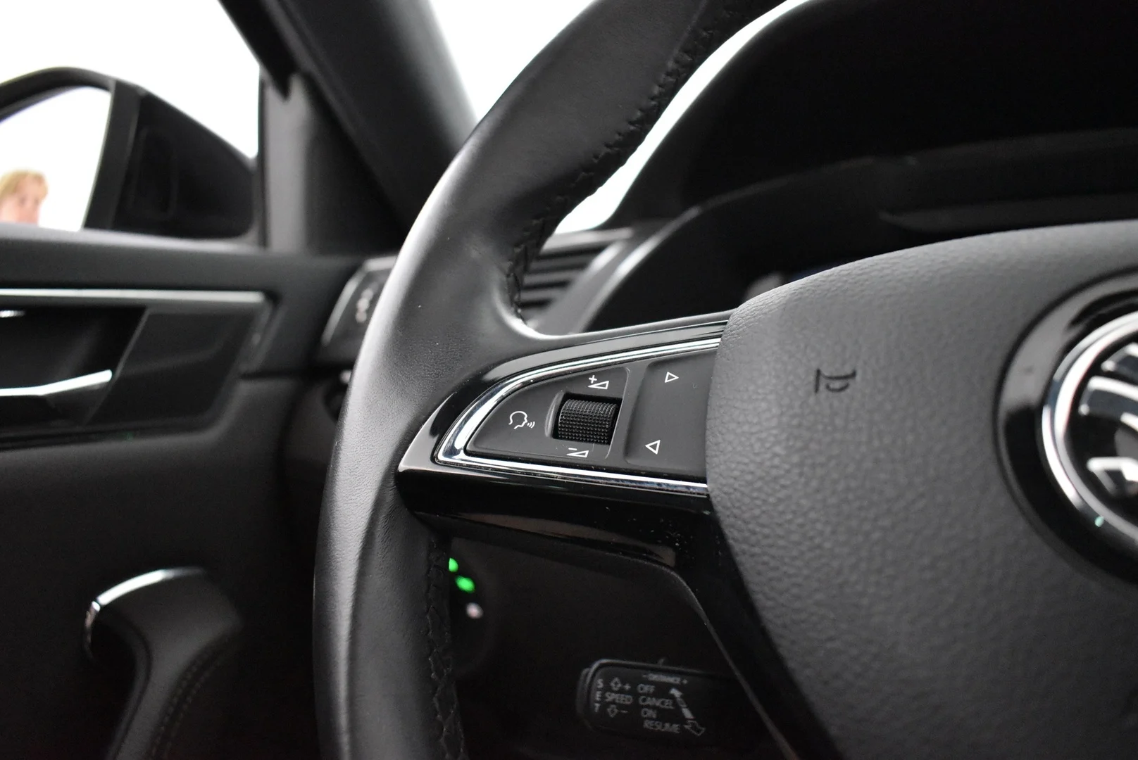 Car Image - 13w25zp9MWms980aX5wsN7