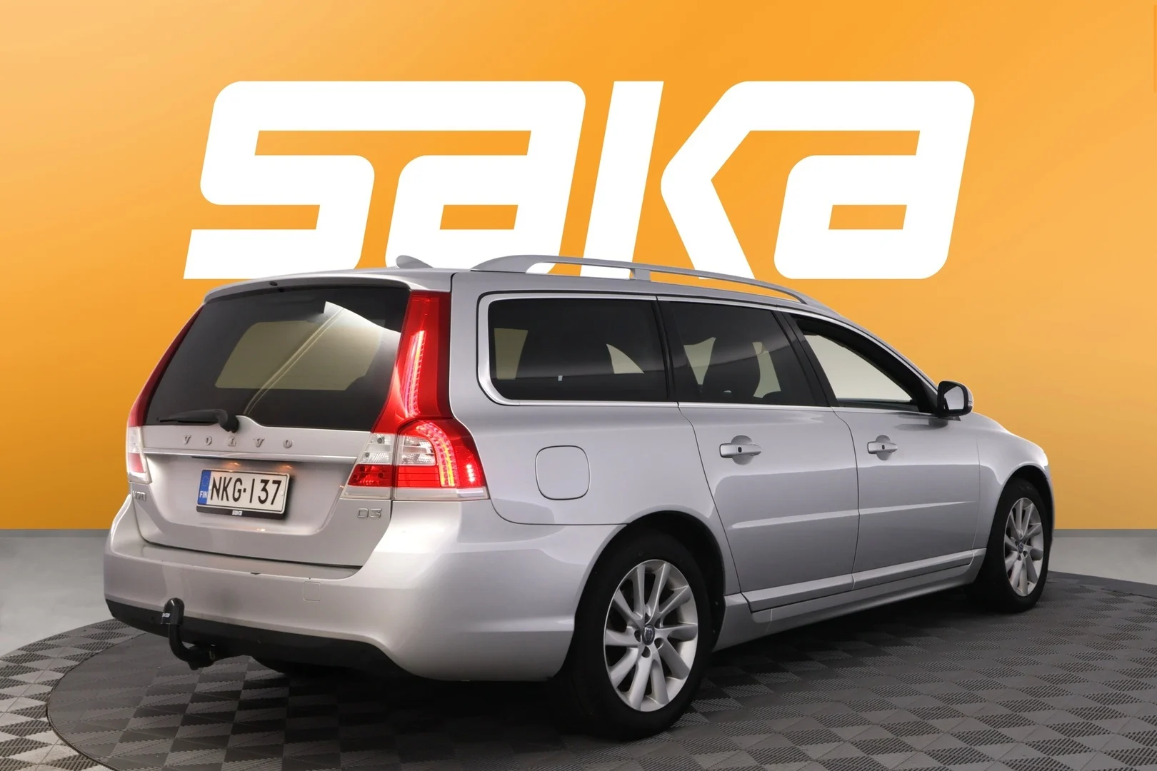 Car Image - LXFimpg26jtVZYLR9XgpQ