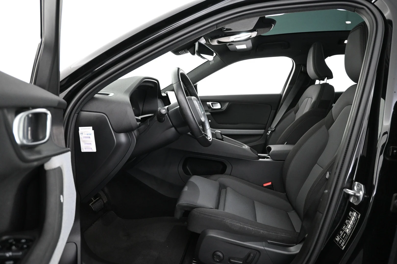 Car Image - eVpWje6PLxtfGJURdZvyd
