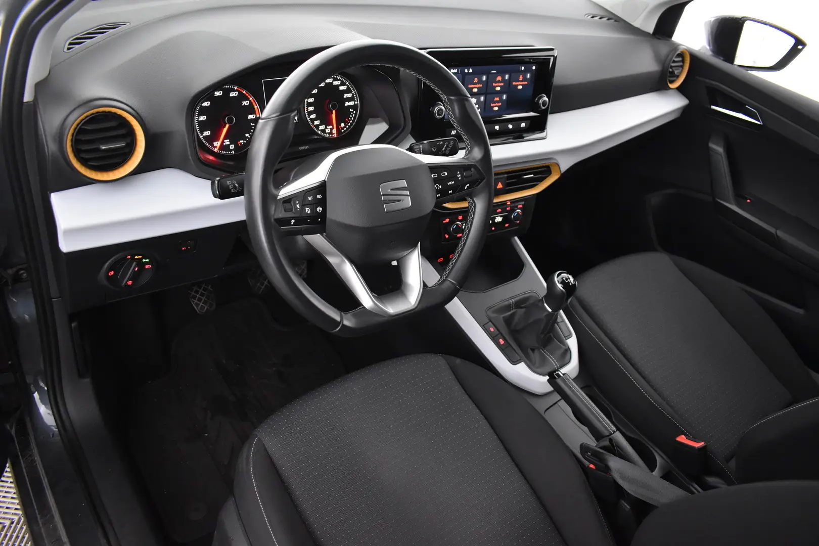 Car Image - 7wnYBNxSlCVZocsAQA8XK7