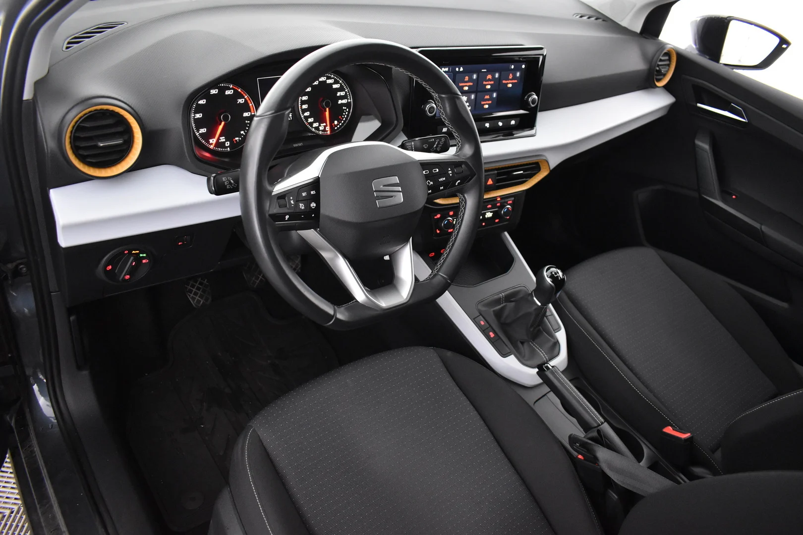 Car Image - 7wnYBNxSlCVZocsAQA8XK7