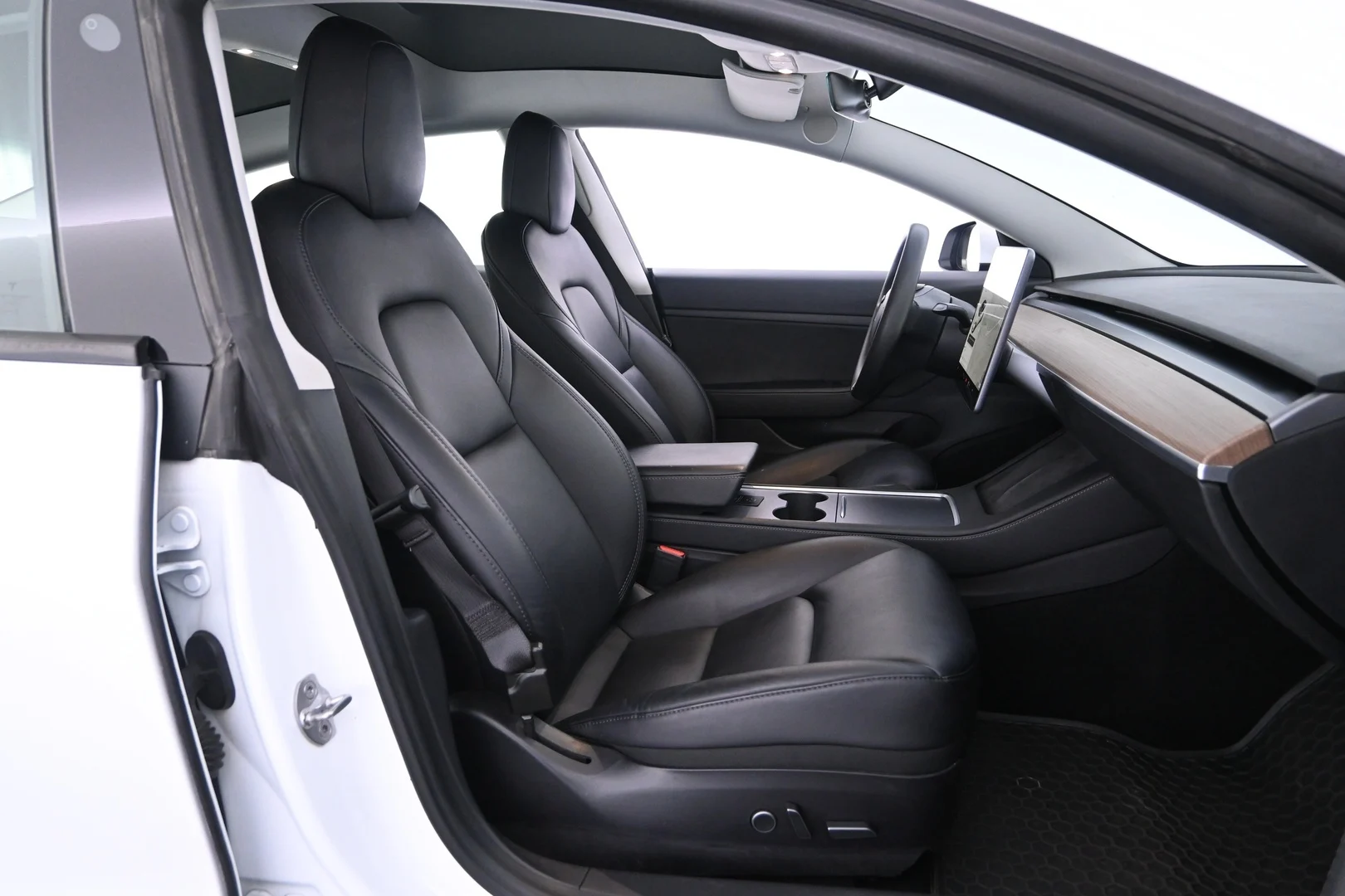 Car Image - 7C8IIaas8LQtaWRINDPBc5