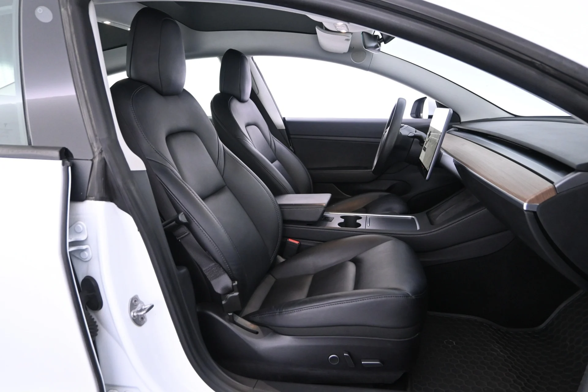 Car Image - 7C8IIaas8LQtaWRINDPBc5