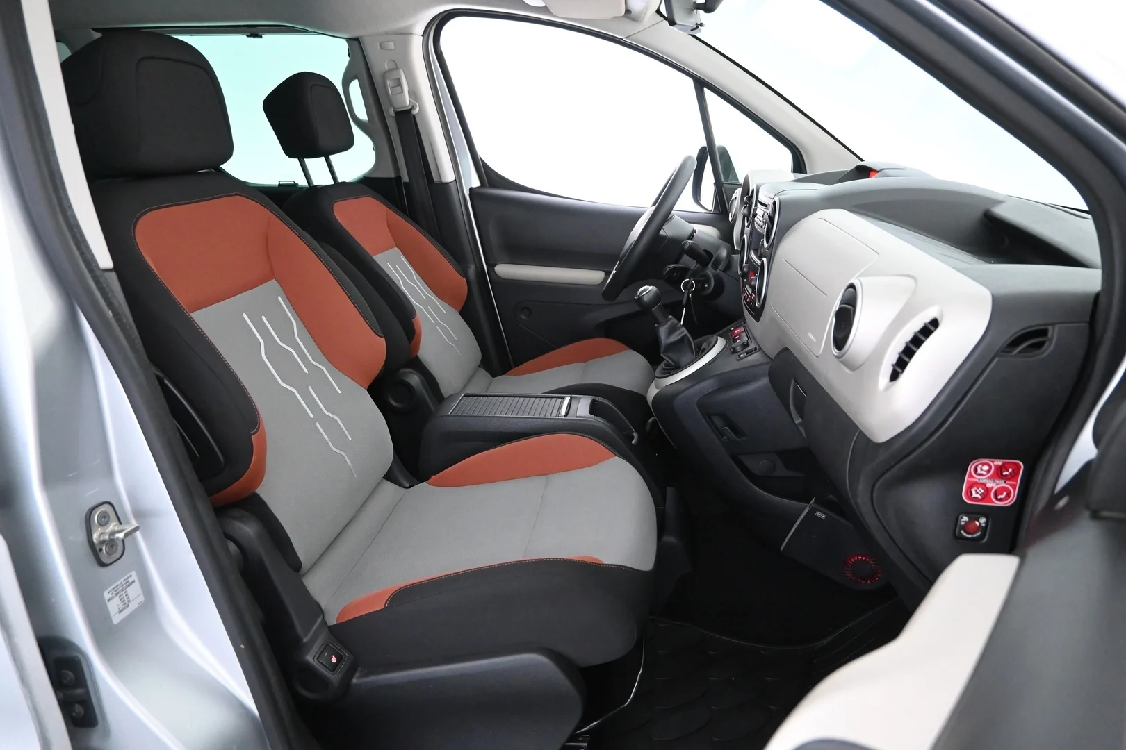 Car Image - 6cwppiF64RHFOBicTgQhcQ