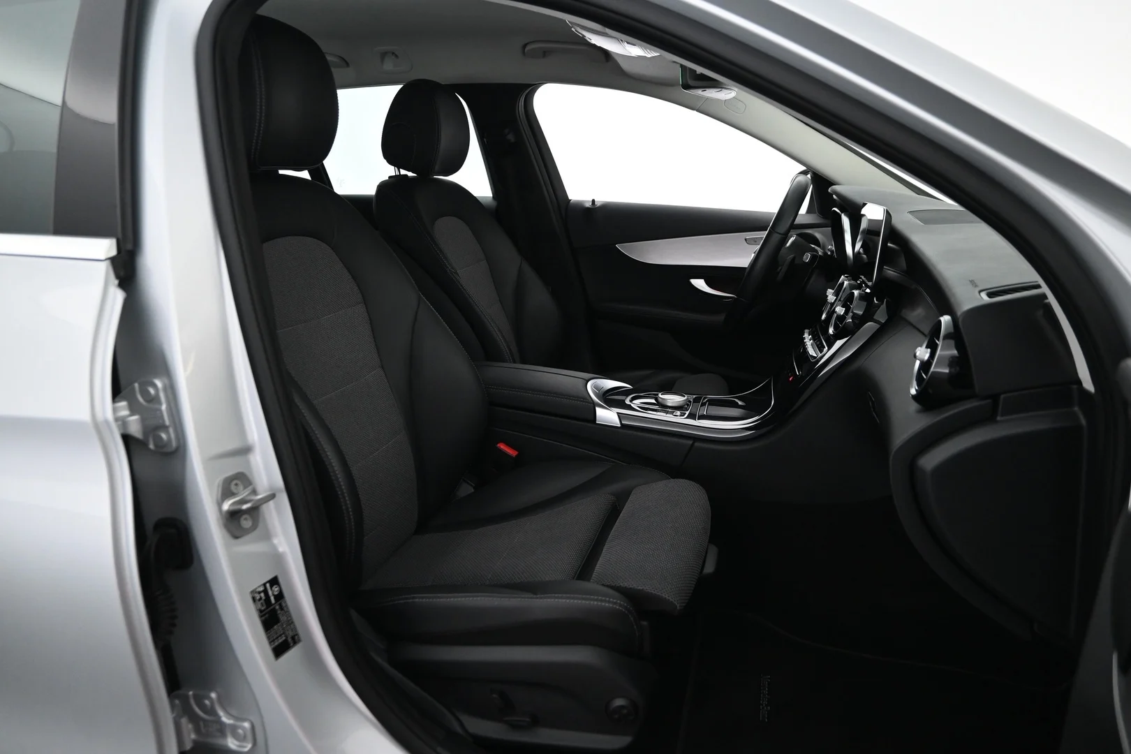 Car Image - 6L2UfYkk3FEEbngMHDtH2Z