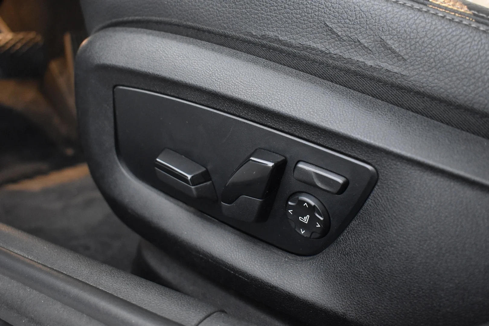 Car Image - 5KQ6bxH94qtvrlOJNzSzxl