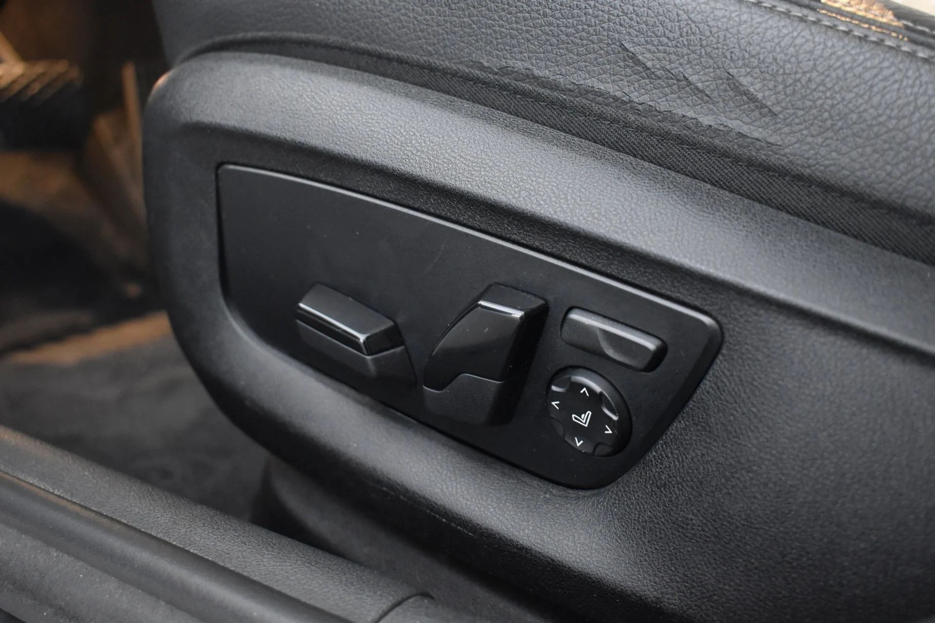 Car Image - 5KQ6bxH94qtvrlOJNzSzxl