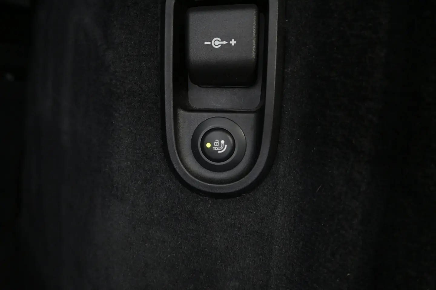 Car Image - 2cstSpAzBwdTJZjz5NxGnB