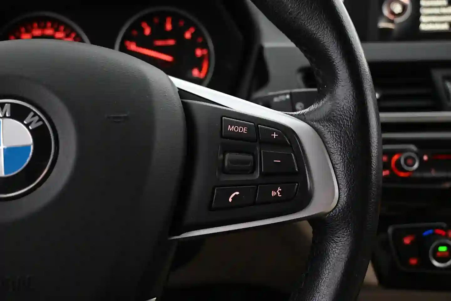 Car Image - JBetAz8KJNCX2crp0WowH