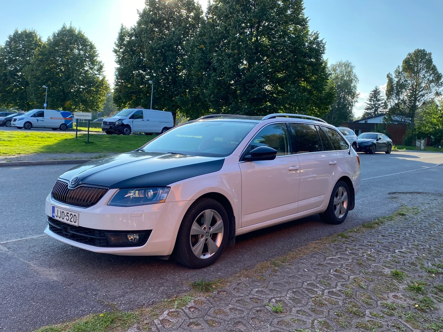 Car Image - 1D1hCris7iIQ37QVWdXhfO