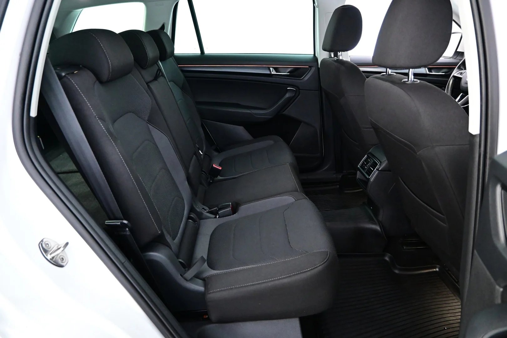 Car Image - 1YqRq9klYtPRA81f5qw61d