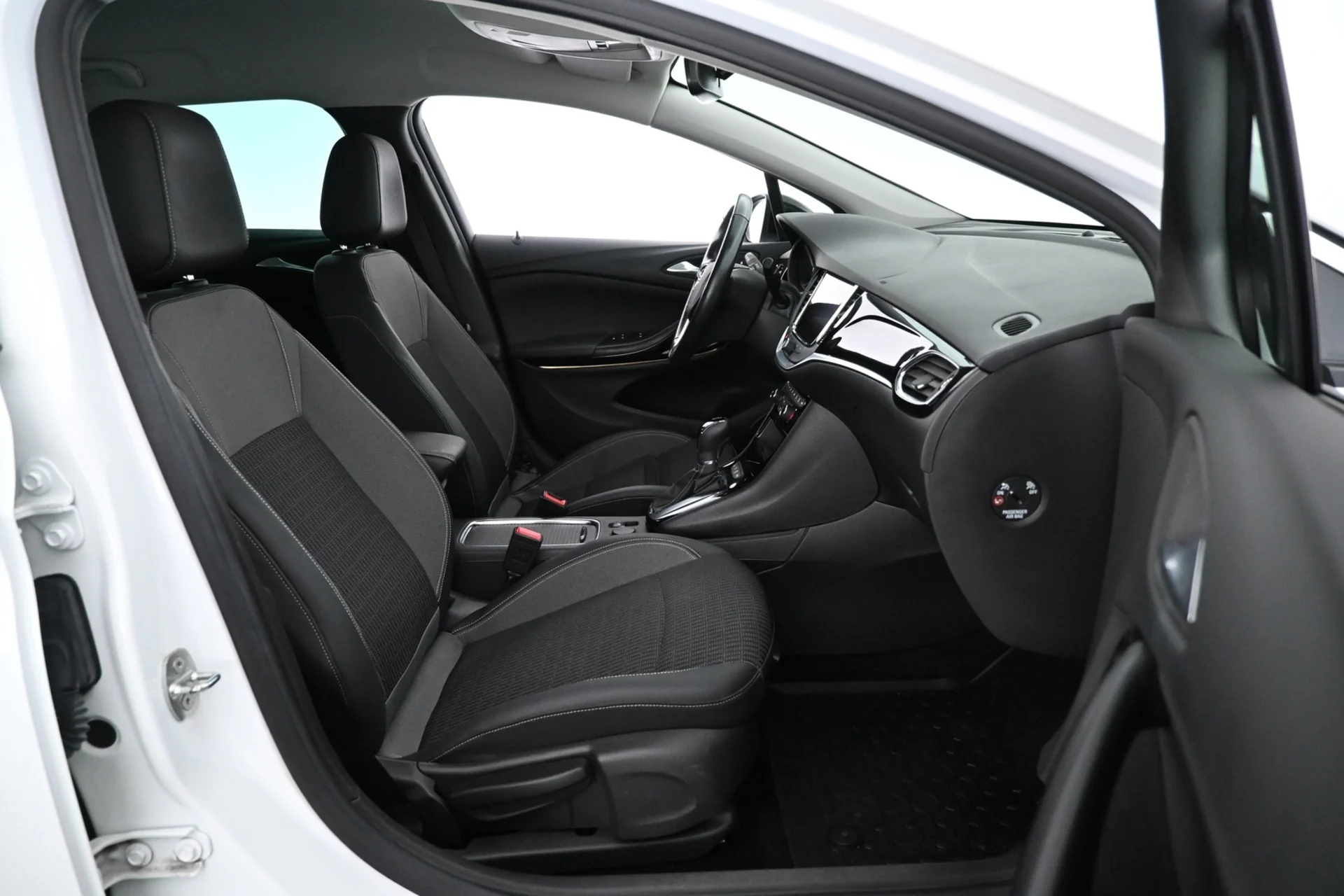 Car Image - 3GNI9cdfTAmhRjToNMeXYD