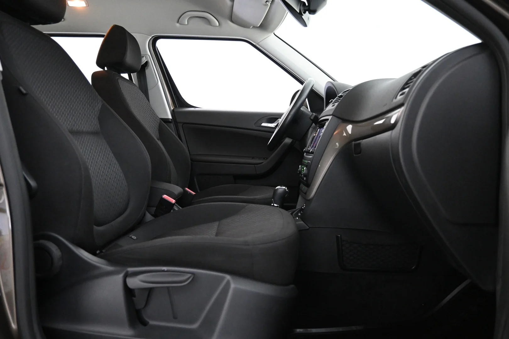 Car Image - 7orpfEMdGpuRieWXSZ9plI