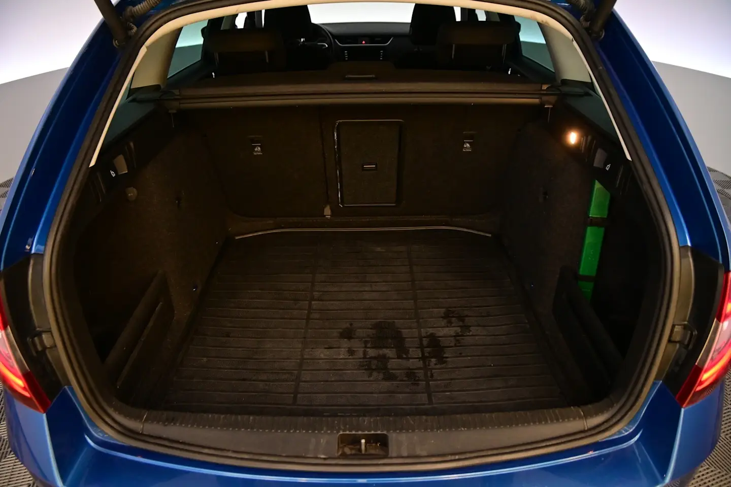 Car Image - 4vDNYKdfHdRANnLGGcENKW
