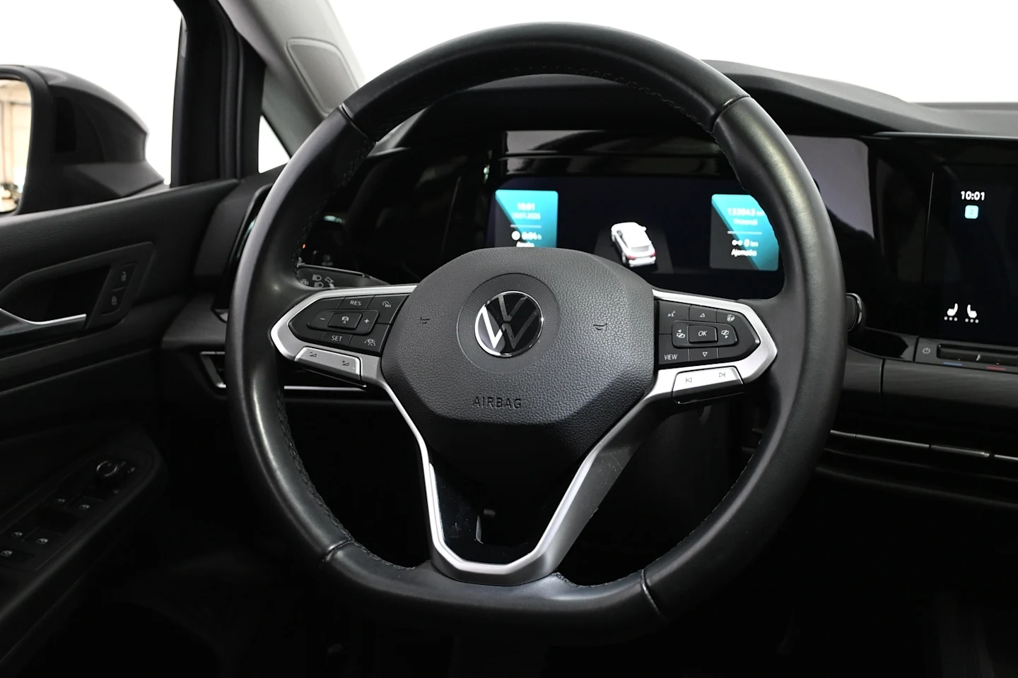 Car Image - BgpyEPo1DdHfybEvbcR4y