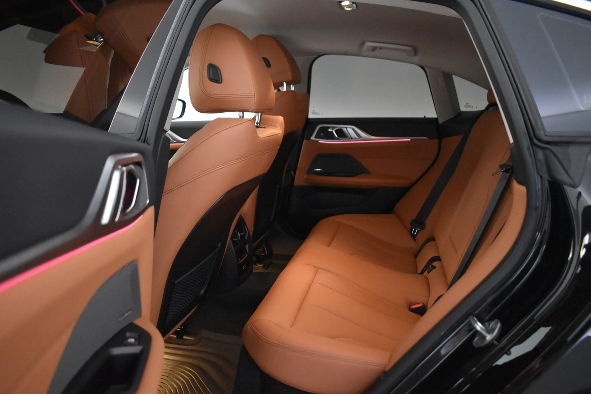 Car Image - 6IYs3Tz4vNO869Qqaoiyen