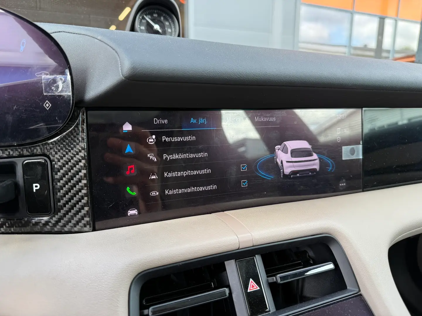 Car Image - BnGla9znFvewAZFFSoJXd